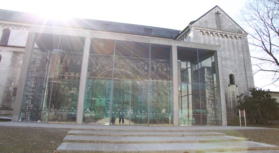 Außenaufnahme vom Schottenportal St. Jakob